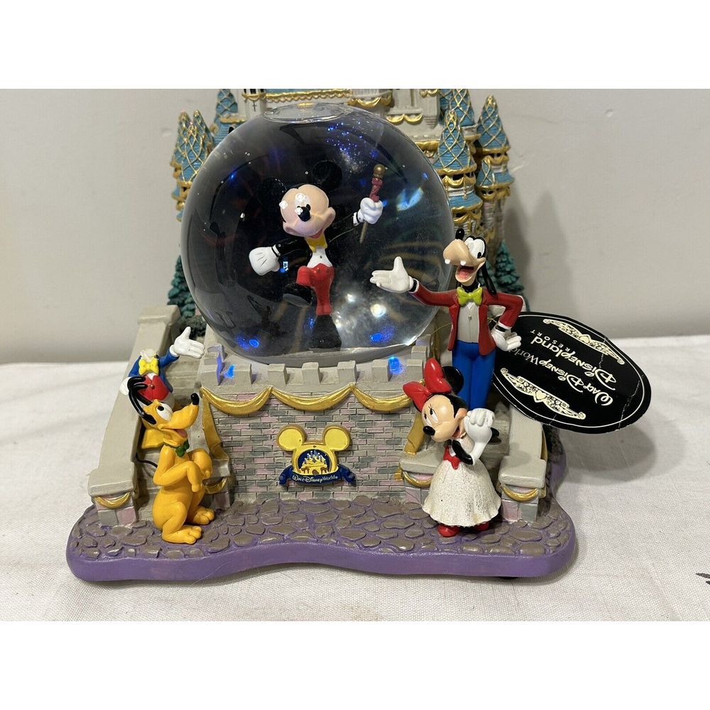 Disney Mickey And Friends Musical LED Castle "Share A Dream Come True Snow Globe - Picture 2 of 15